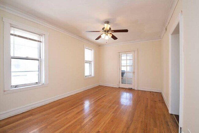 Building Photo - 4825 N Sawyer Ave