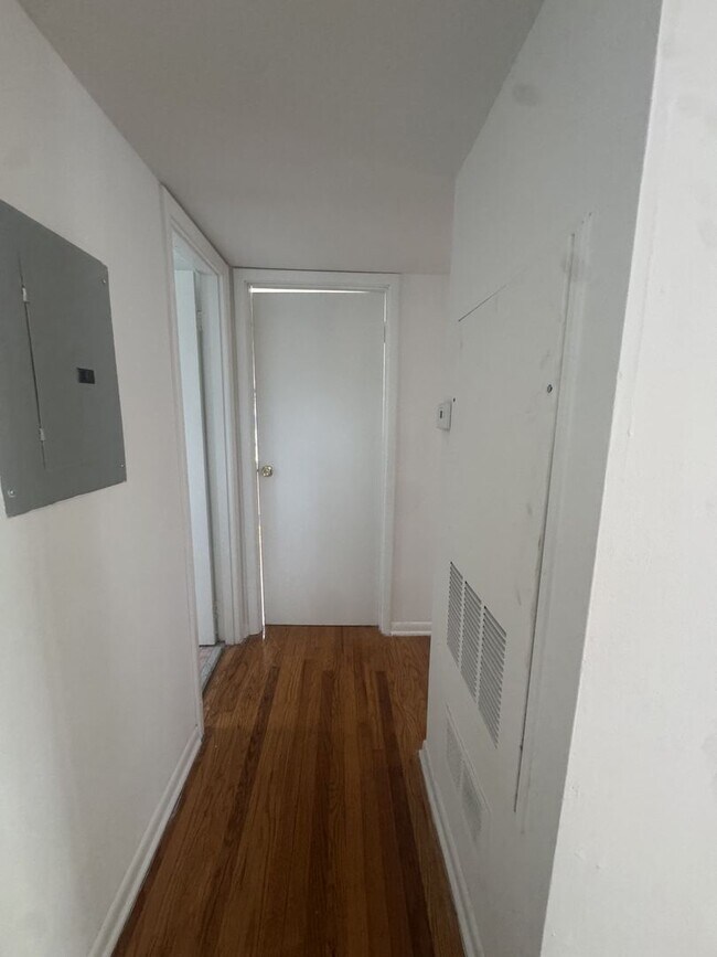 Building Photo - 215-Hillcrest