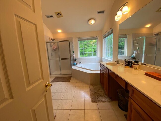 Building Photo - 3128 Tulip Tree Pl