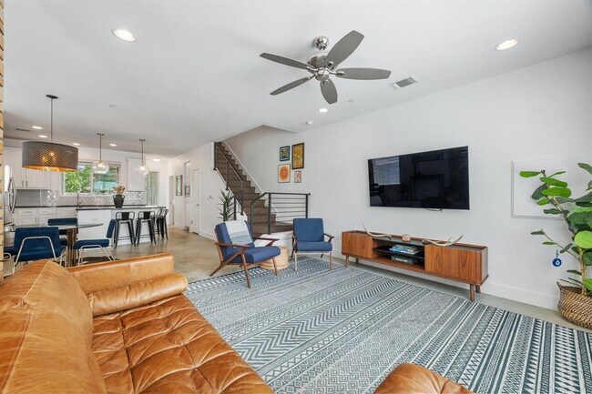 Building Photo - 1128 Gunter St