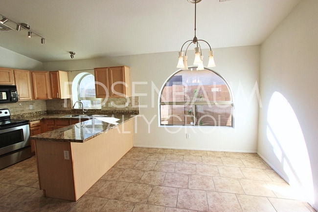 Building Photo - Charming 3-beds, 2-baths home in Wigwam Cr...