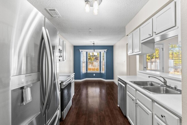 Building Photo - 10 Meadow Ridge Loop