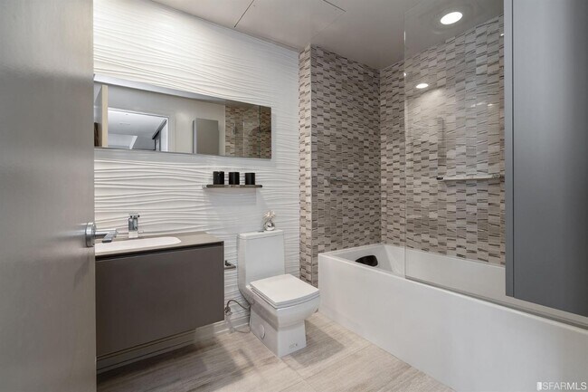 Building Photo - 425 1st St