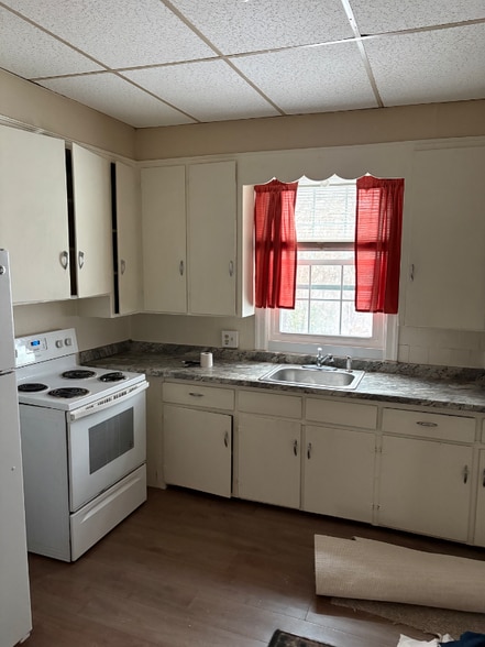 Building Photo - 164 Chestnut St