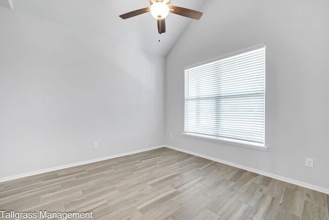 Building Photo - A Blend of Modern Luxury and Comfort