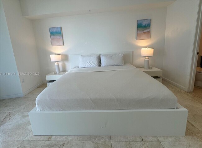 Building Photo - 475 Brickell Ave