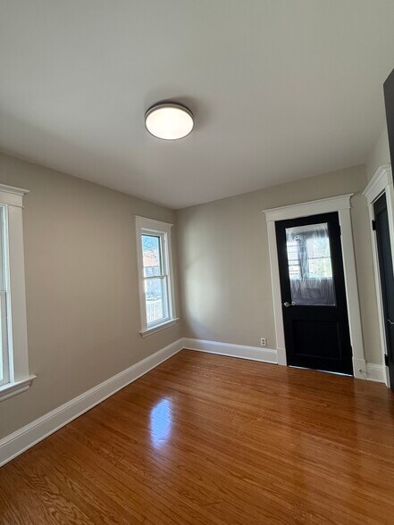 Building Photo - 629 Parkside Ave