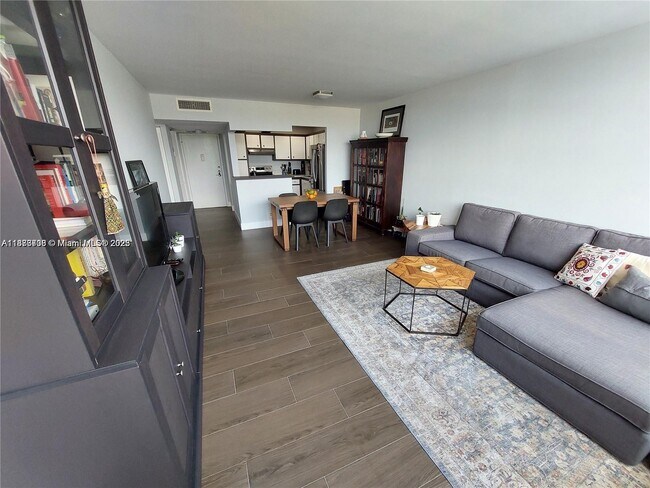 Building Photo - 2741 Taft St