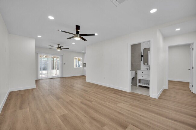 Building Photo - Beautifully updated 3-bedroom, 2-bath sing...