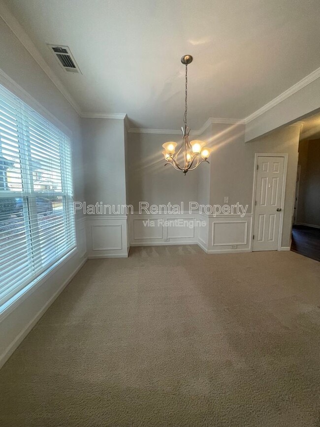 Building Photo - 5545 Weddington Dr