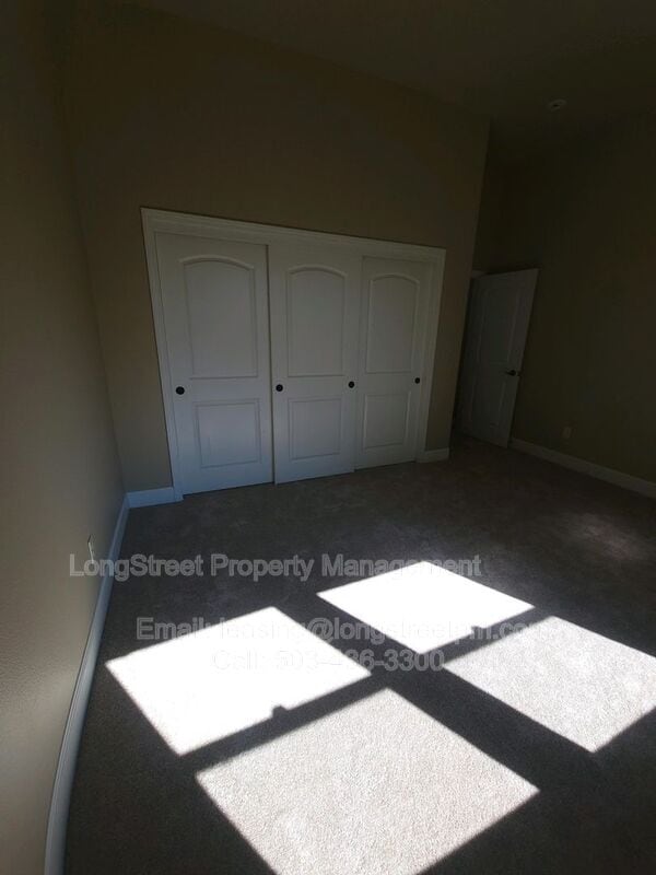 Building Photo - 9739 NW Henry Ct