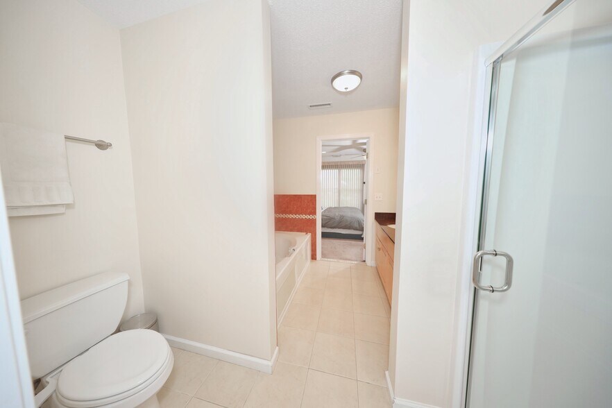 Bathroom 2 Full Bath - 39 Ives St