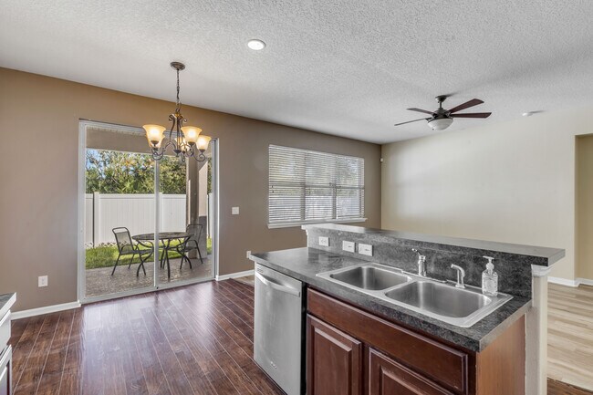 Building Photo - 627 Aeolian Dr