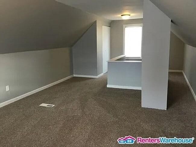Building Photo - Single Family House for rent, Available NOW