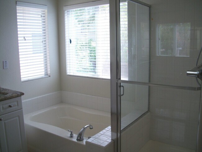 Building Photo - "Limited Time Move-in Special" to the pros...