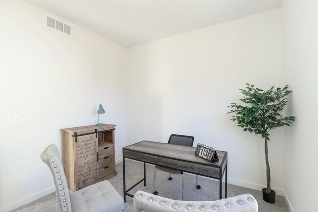 Building Photo - 5314-5316 Pinecrest