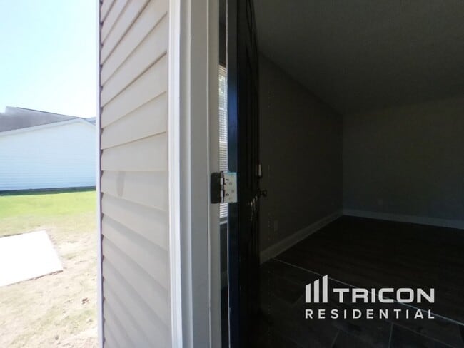 Building Photo - 209 Oakpointe Dr