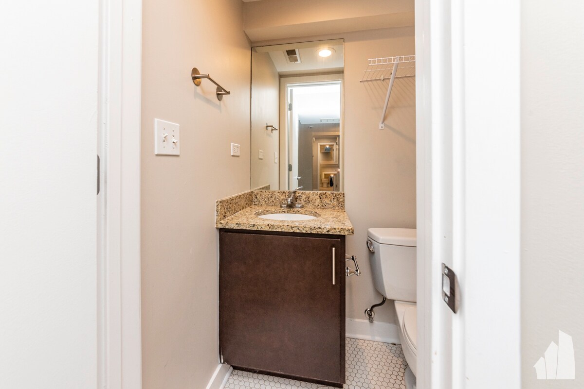 Building Photo - 1912 N Lincoln Ave