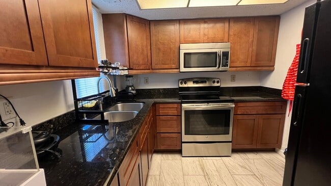 Building Photo - 1524 SE Royal Green Cir