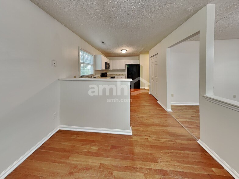 Building Photo - 210 Wood Valley Ct