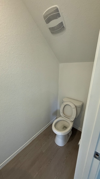 Building Photo - 349 Keefer