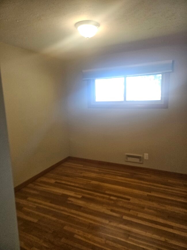 Building Photo - 8451 Southlane Dr