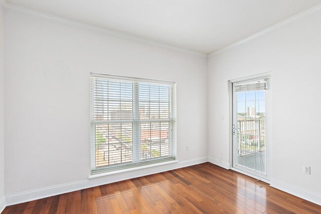 Building Photo - Stunning Berkman Plaza Condo