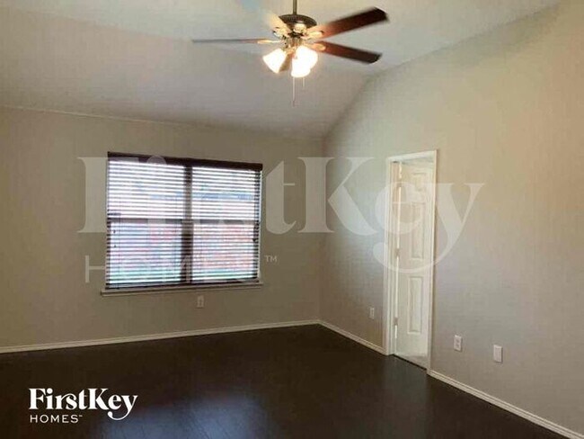 Building Photo - 1205 Bellcrest Dr