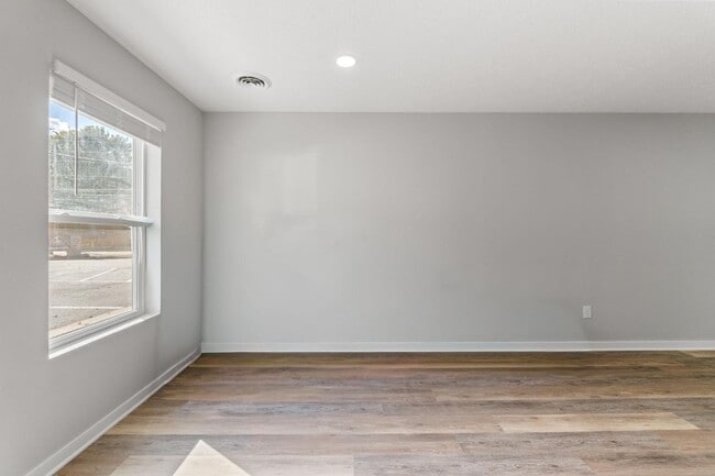 Building Photo - 388 N Franklin St