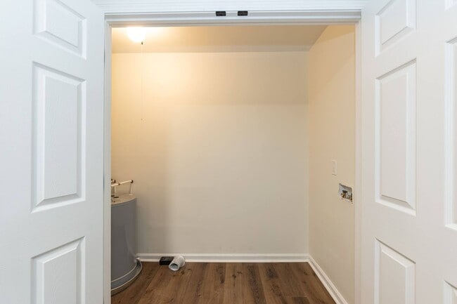 Building Photo - Three Bedroom Home!