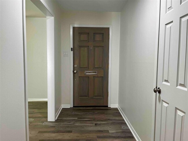 Building Photo - 8106 Mullins Dr