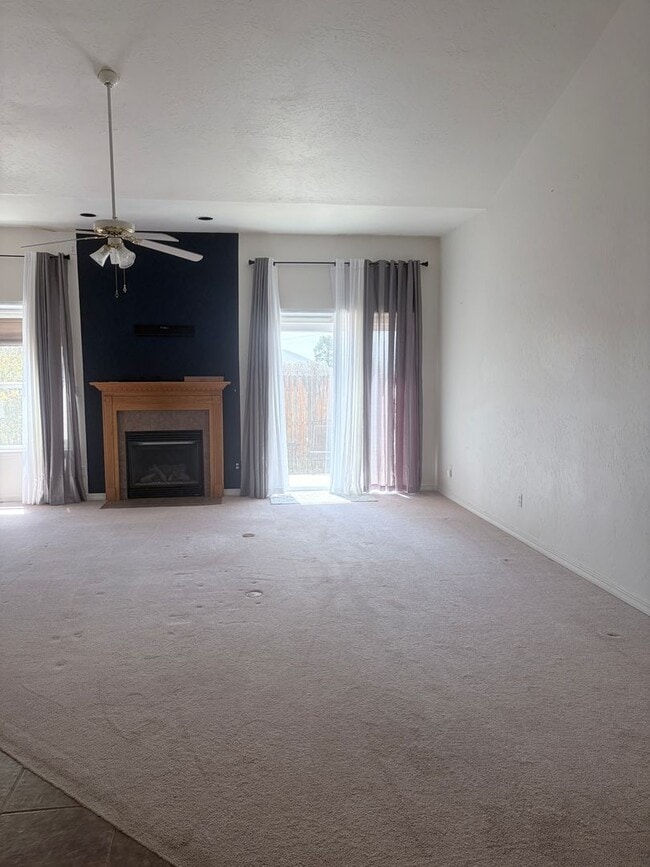 Building Photo - Lovely Bayfield Townhouse