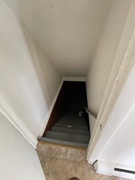 Building Photo - 10 Henderson Dr