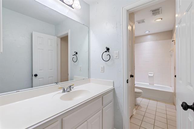 Building Photo - 2021 Country Brook Ln