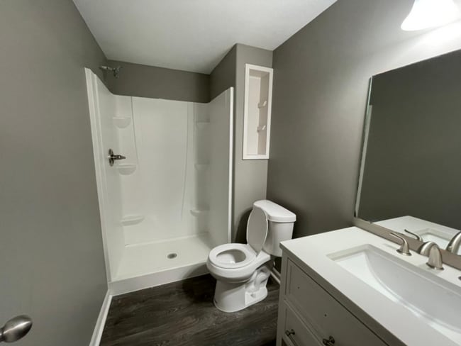 Building Photo - 5 Bedroom 3 Bath Home close to schools and...
