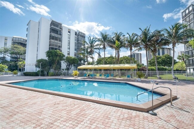 Building Photo - 20400 W Country Club Dr