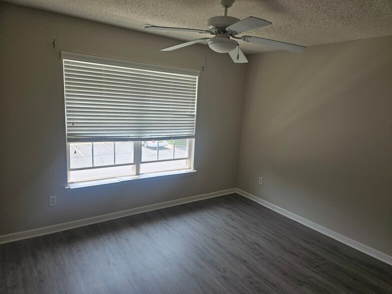 Building Photo - 1710 Duntrune Gln