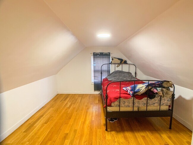 Building Photo - 6 Webster St