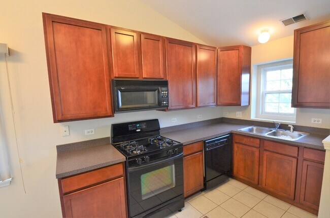 Building Photo - 2843 Rutland Cir