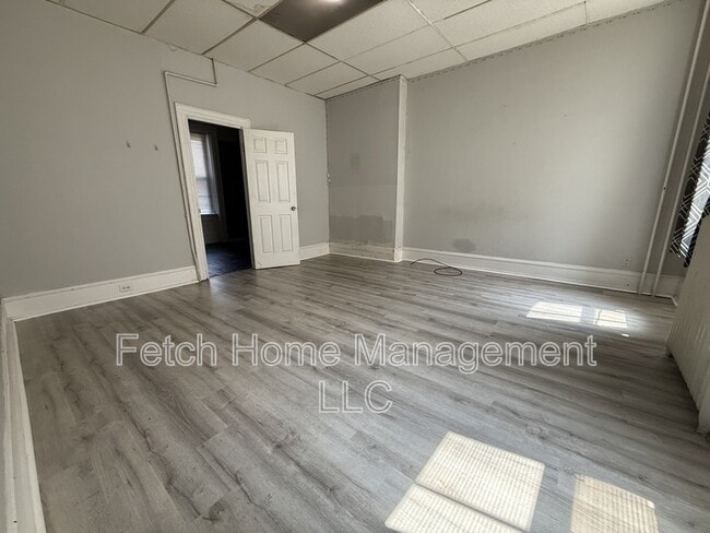 Primary Photo - 633 Manor St
