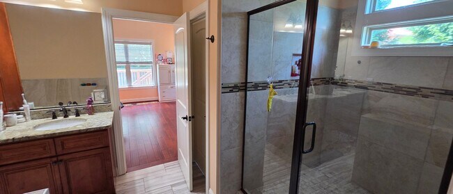 Building Photo - Executive home in Lewisville gated community