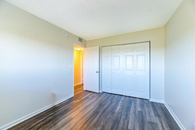 Building Photo - 2226 N Cypress Bend Dr