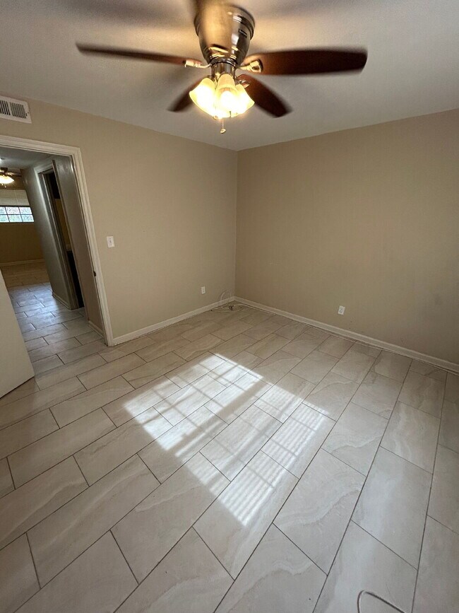 Building Photo - 1BD/ 1BA Apartment Located Within Walking distance of FAMU! True One Bedroom Apartment!