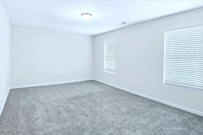 Building Photo - 450 Zinnia Ln N