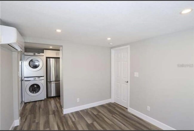 Building Photo - 2811 S Shine Ave