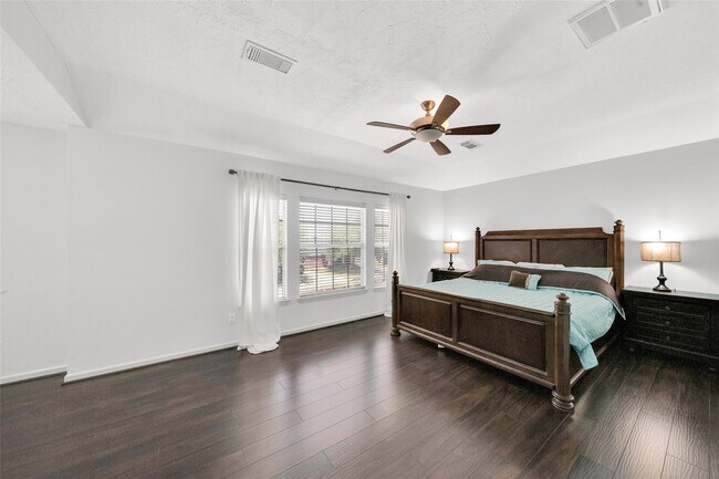 Building Photo - 5522 Brookhollow Oaks Trail