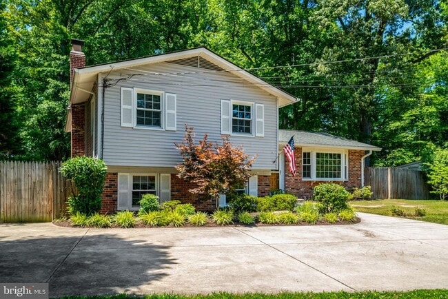 Building Photo - 8236 Governors Ct