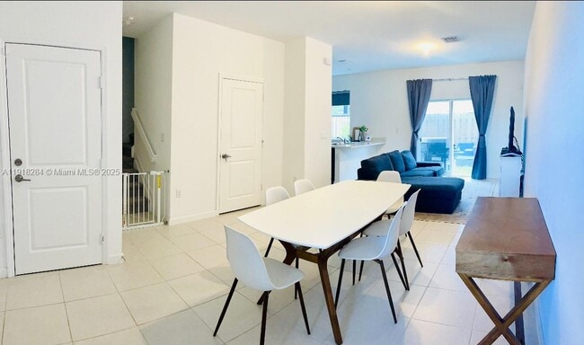 Building Photo - 2624 SE 11th Ct