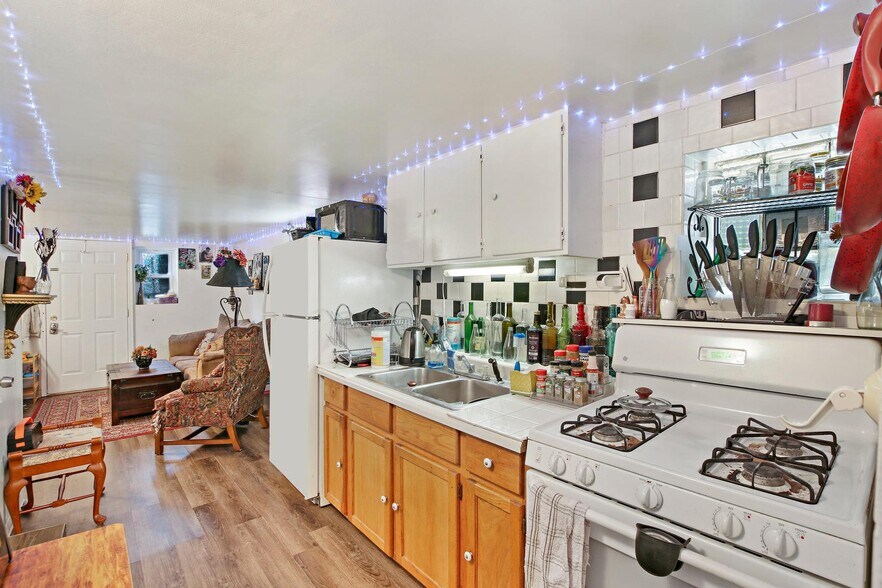 Building Photo - 2842 N Hamlin Ave