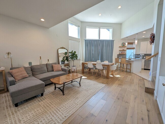 Building Photo - 4001 Red River St